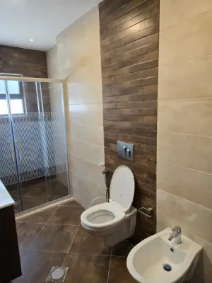 شقه طابقيه للبيع