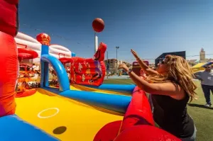 مطلوب موظف او موظفة استقبال للعمل في ملاعب تراكس جو - خلف مكة مول