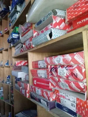 محل قطع غيار سيارات واكسسوارات السيارات جديد للبيع