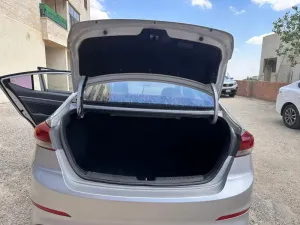 سيارة هونداي افانتي للبيع