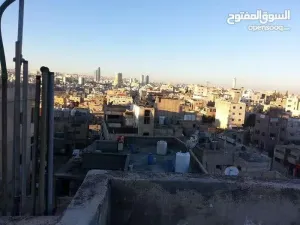 سطح خالي من البناء في الذراع الشمالي في عمان