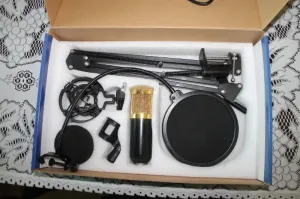 مايك BM-800 احترافي للتسجيل والبودكاست والبث | كامل مع الستاند والملحقات | شبه جديد