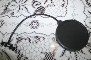 مايك BM-800 احترافي للتسجيل والبودكاست والبث | كامل مع الستاند والملحقات | شبه جديد