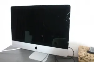 للبيع iMac 21.5-inch Late 2015 بحالة جيدة