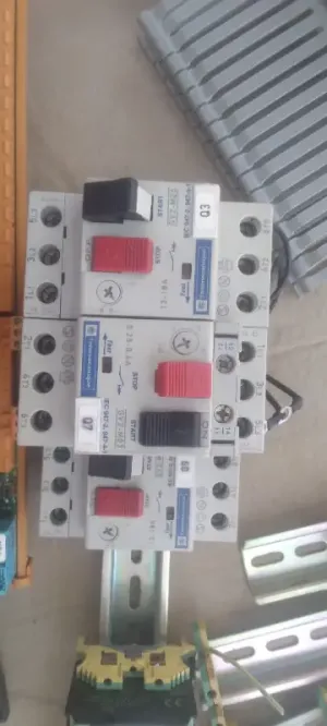 انفيرتر و plc و ومحول ac dc واشياء اخرى