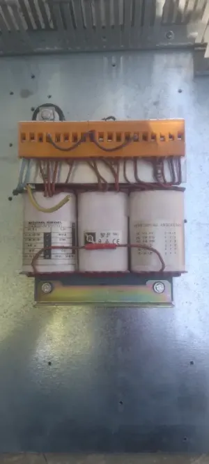 انفيرتر و plc و ومحول ac dc واشياء اخرى
