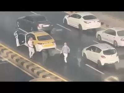 سيدة تعتدي على سائق تكسي في #عمّان !